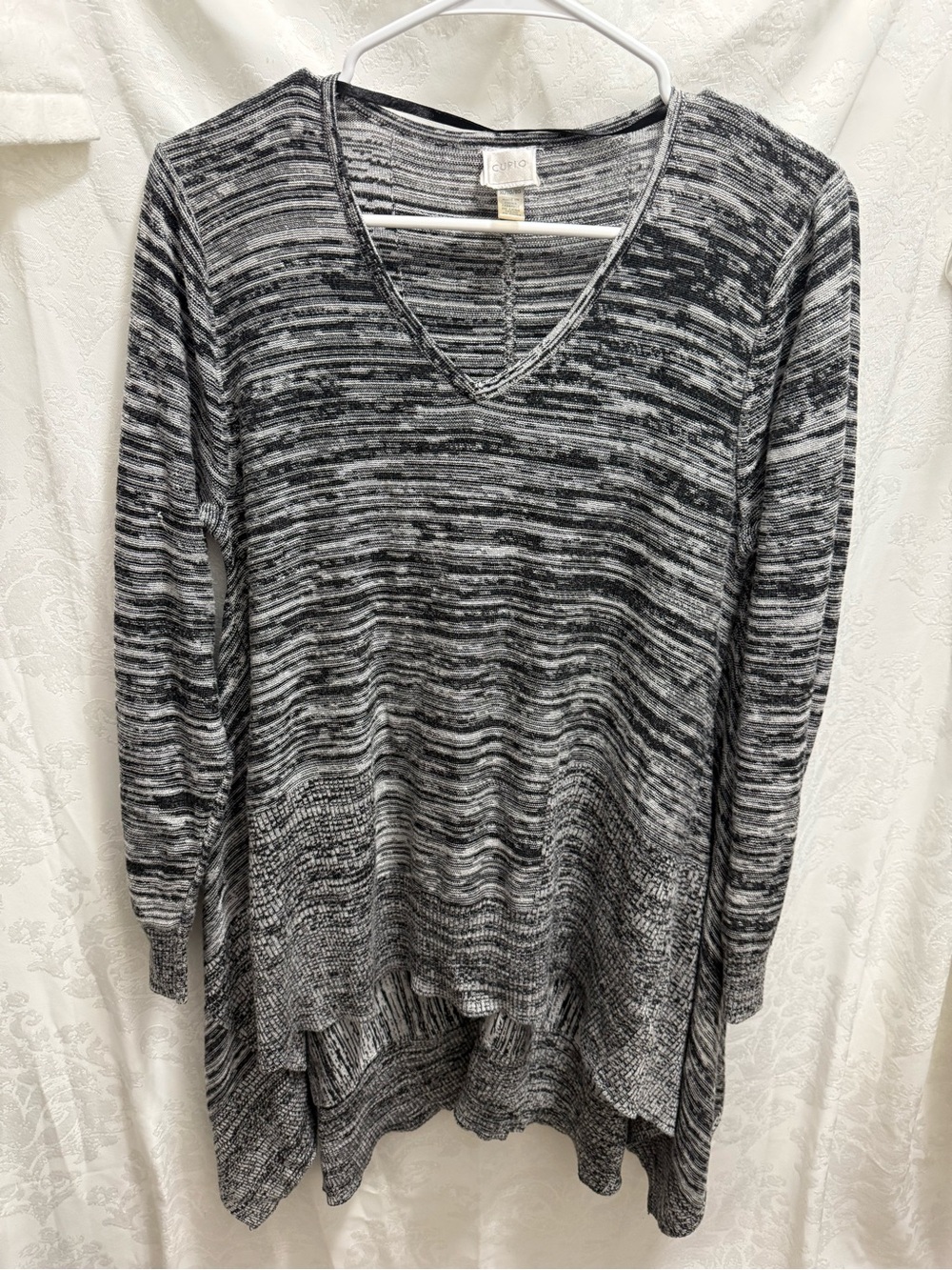Cupio Black & White Marled V-Neck Tunic Sweater